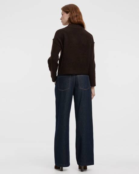 Pull &agrave; manches longues et col V