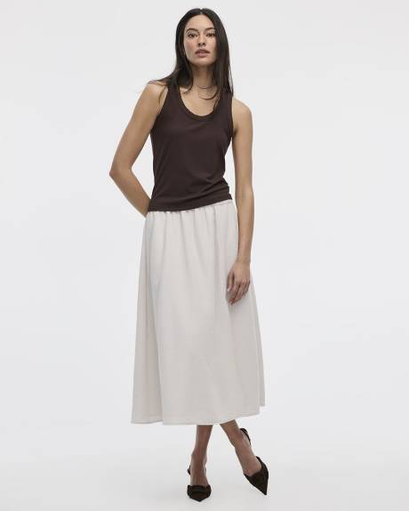Jupe midi évasée avec fente avant