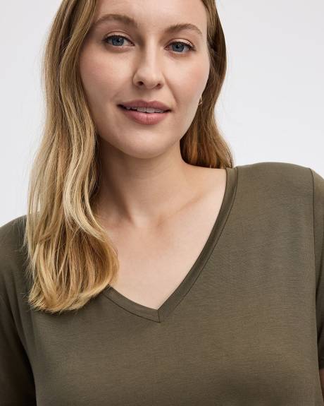 T-shirt à manches courtes et col V - R Essentials