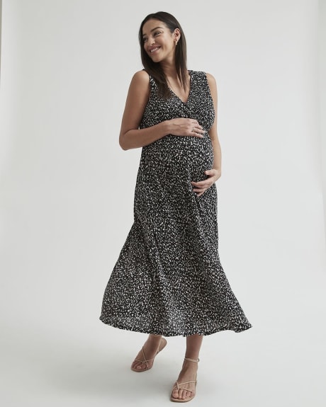 Crinkle Knit V-Neck Sleeveless Nursing Dress - Thyme Maternity