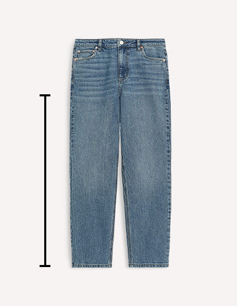 Comment mesurer un jean Reitmans
Consultez le tableau des tailles que nous avons préparé pour connaître les mesures de la taille, des hanches, des cuisses et des jambes de nos jeans. Vous serez ainsi en confiance pour bien évaluer la taille de jean qu’il vous faut. 
Un tableau d’équivalence des tailles de jean est également disponible pour les jeans Addition Elle.